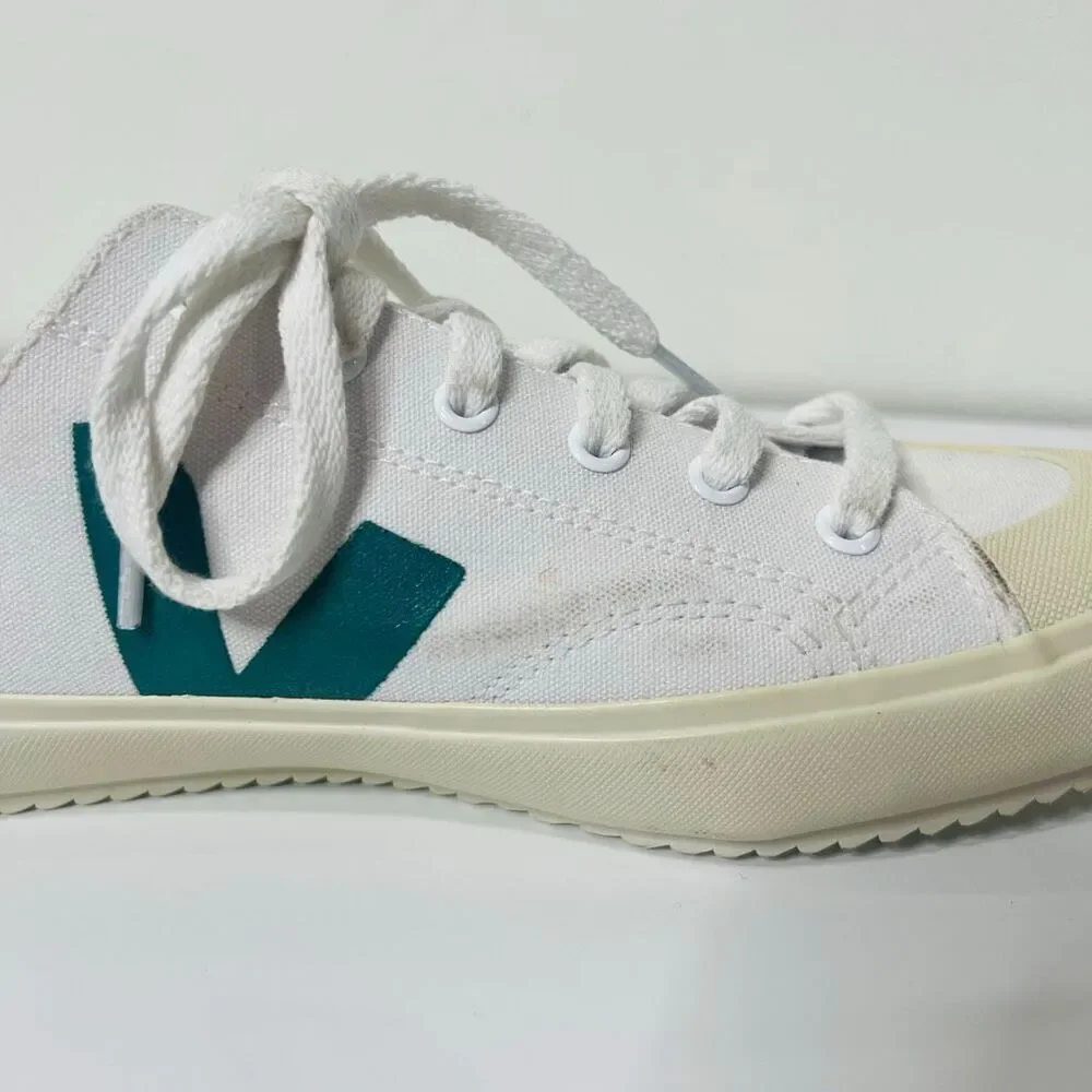 Veja Nova Logo Sneakers Green White Sz 10 small stain NEW